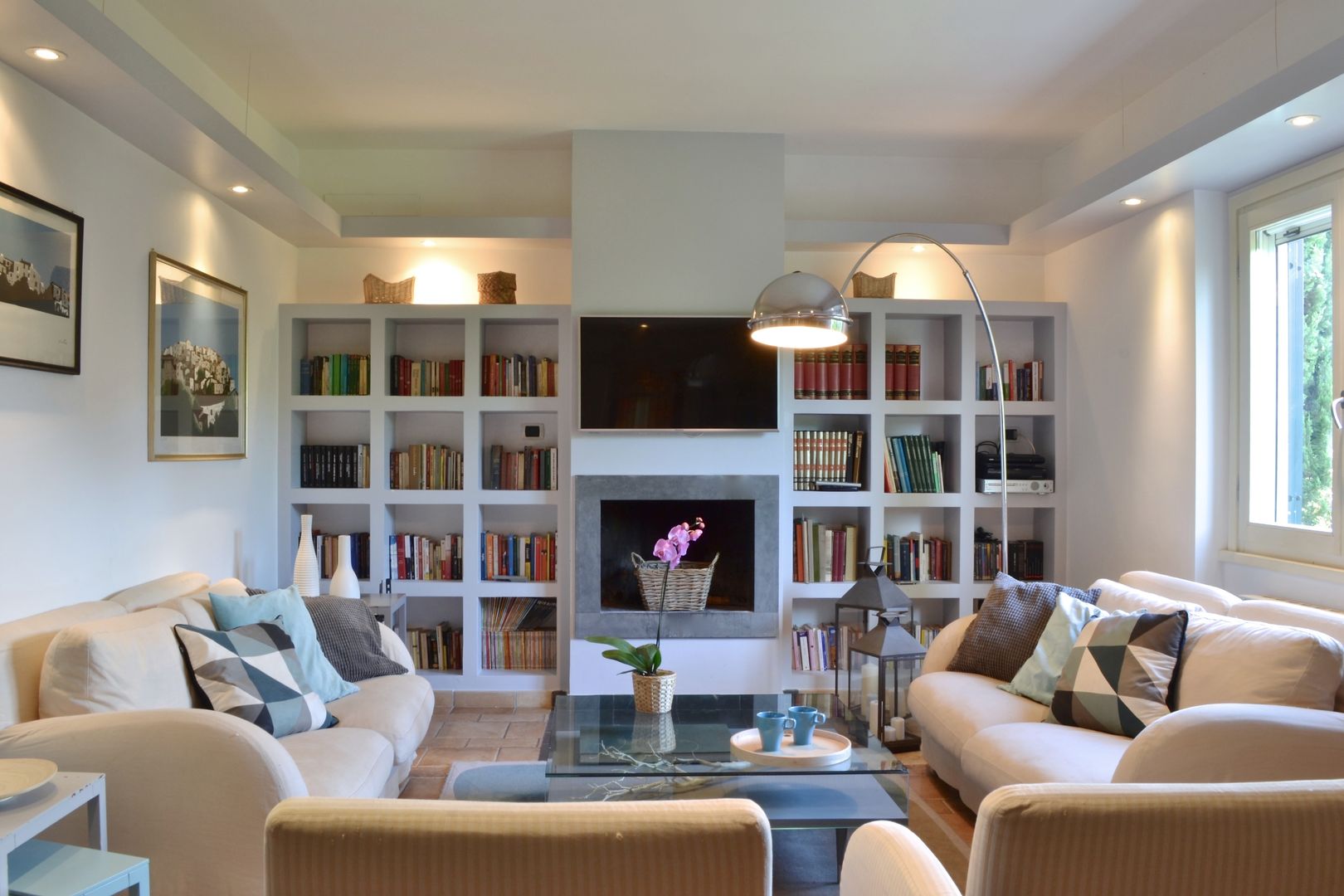 STAGING DI UNA CASA VACANZA, Home Lifting Home Lifting Living room Shelves