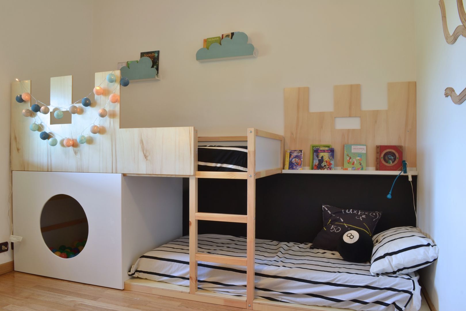 STAGING DI UNA CASA VACANZA, Home Lifting Home Lifting Quarto infantil moderno Camas e berços