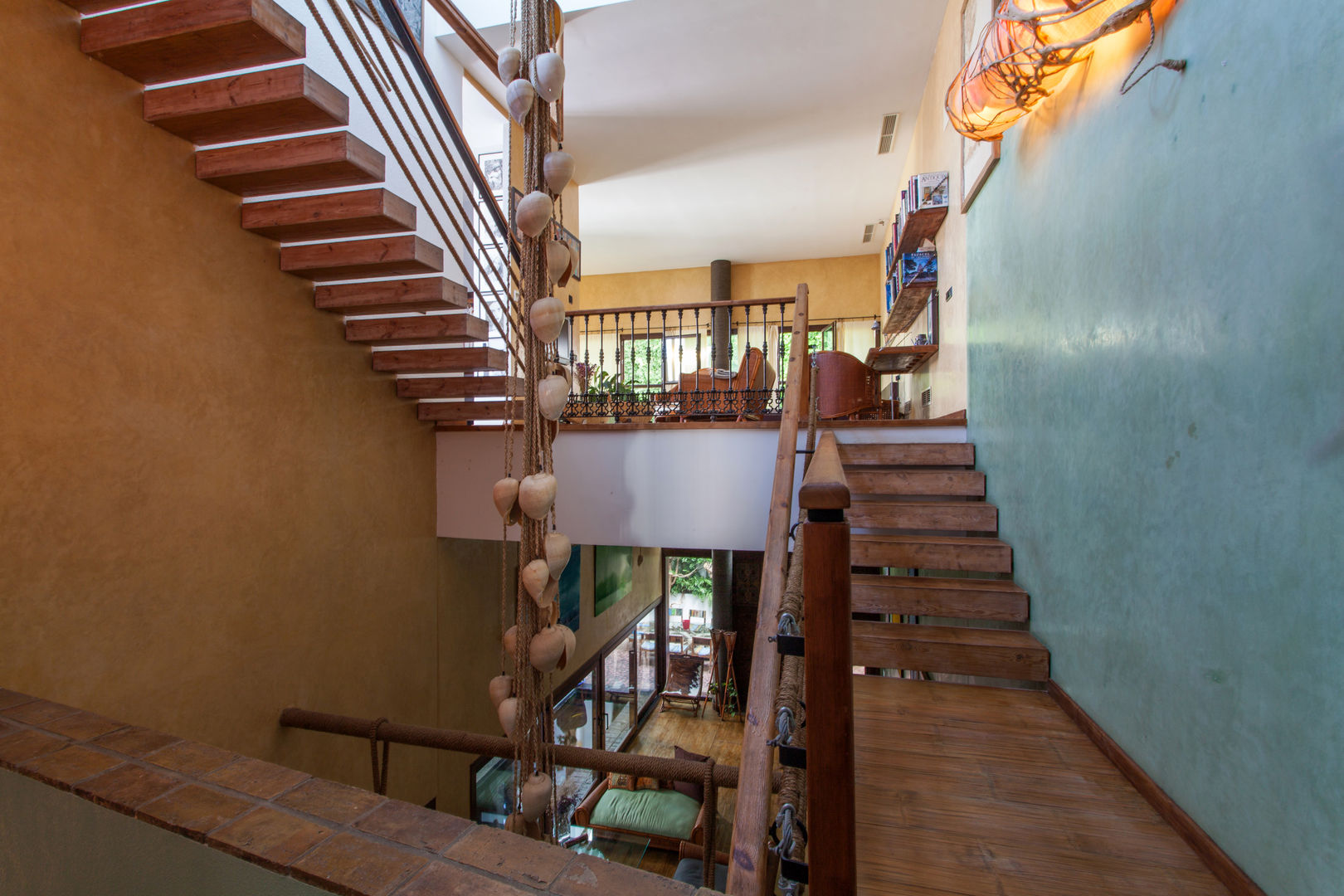 House of Shells by Ramón Castellanos. Sanlúcar de Barrameda, Cadiz, Spain. , Pablo Cousinou Pablo Cousinou Eclectic style corridor, hallway & stairs