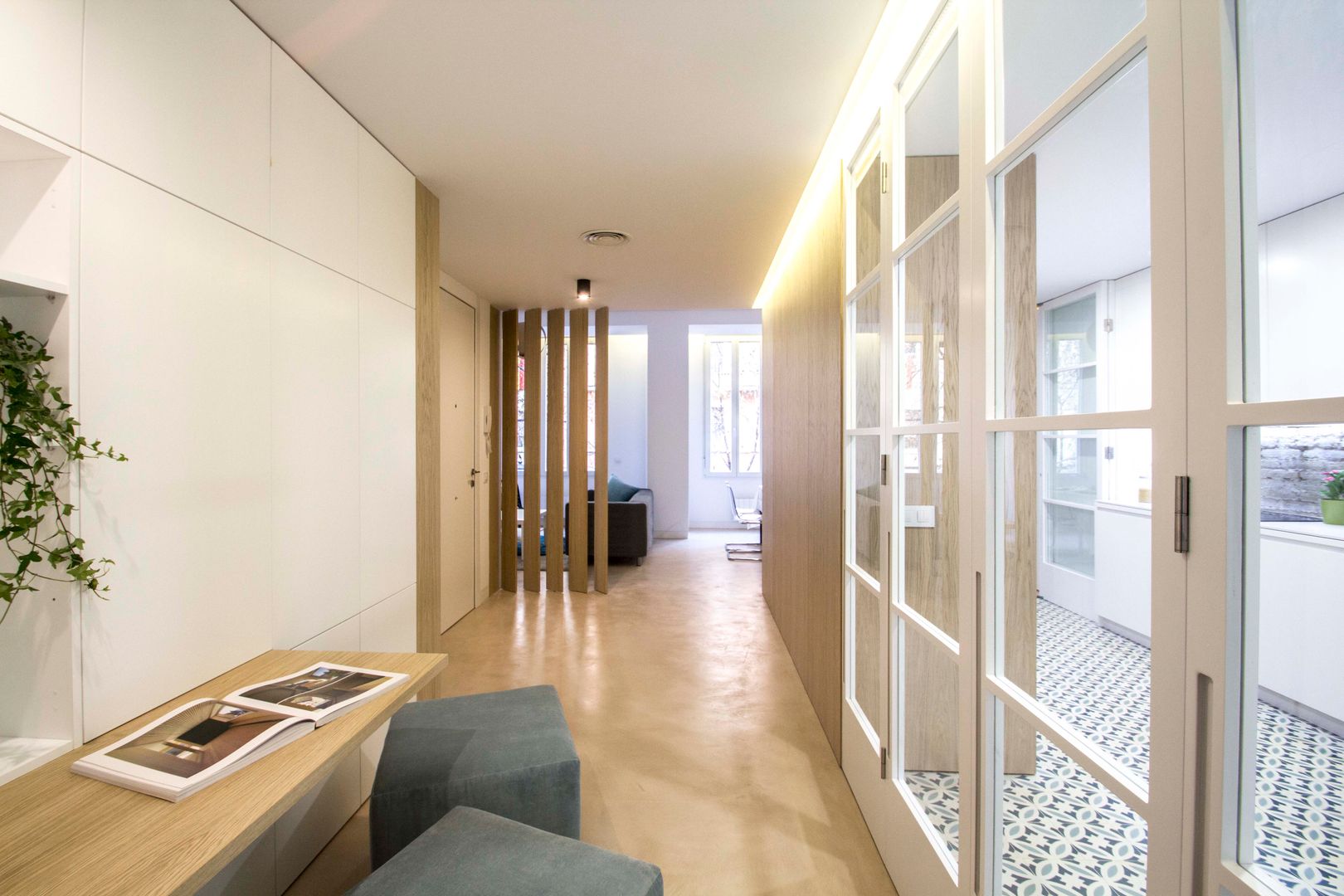 Vestíbulo y despacho DonateCaballero Arquitectos Estudios y despachos de estilo minimalista Madera Acabado en madera