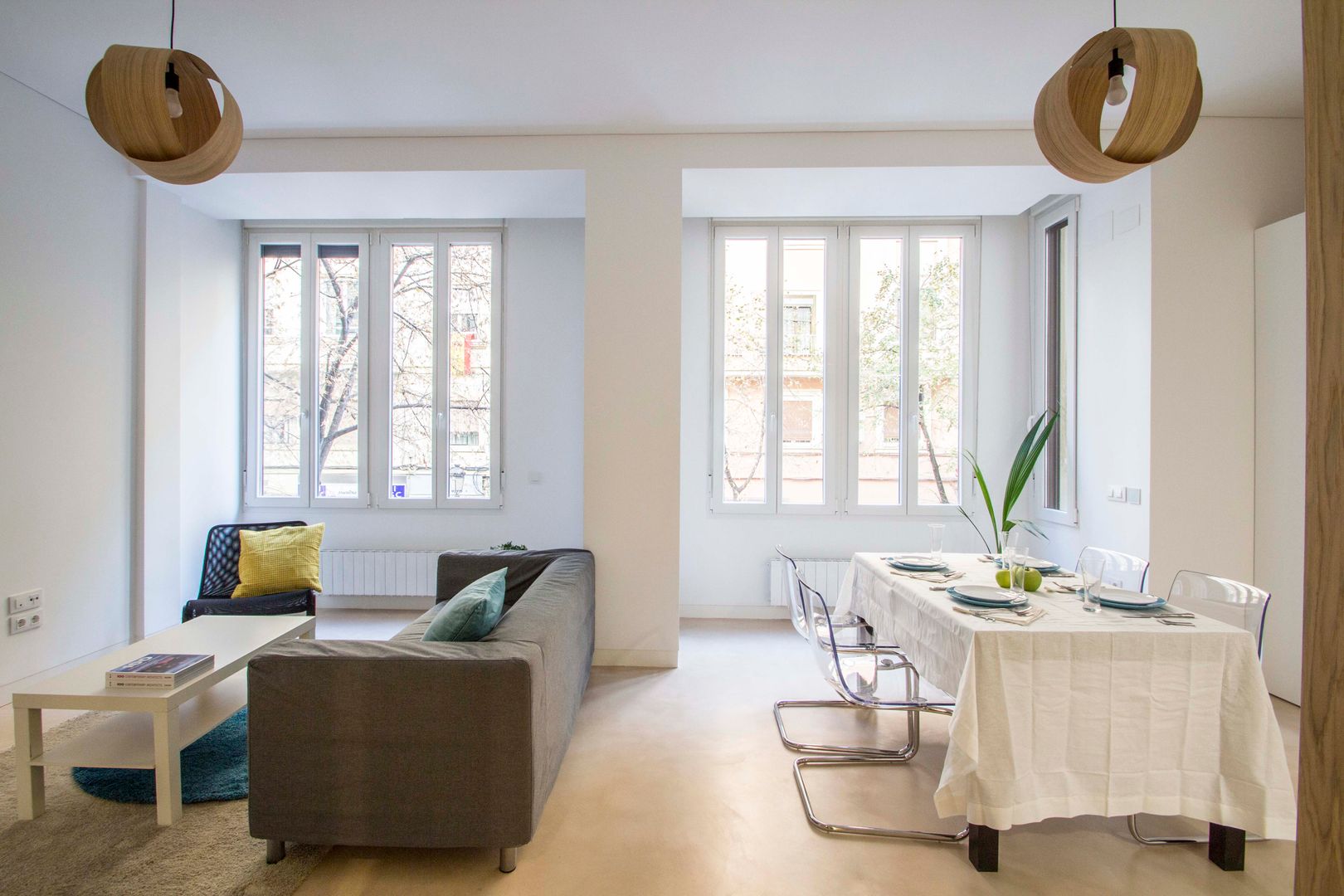 Ventanales en salón-comedor DonateCaballero Arquitectos Livings de estilo minimalista