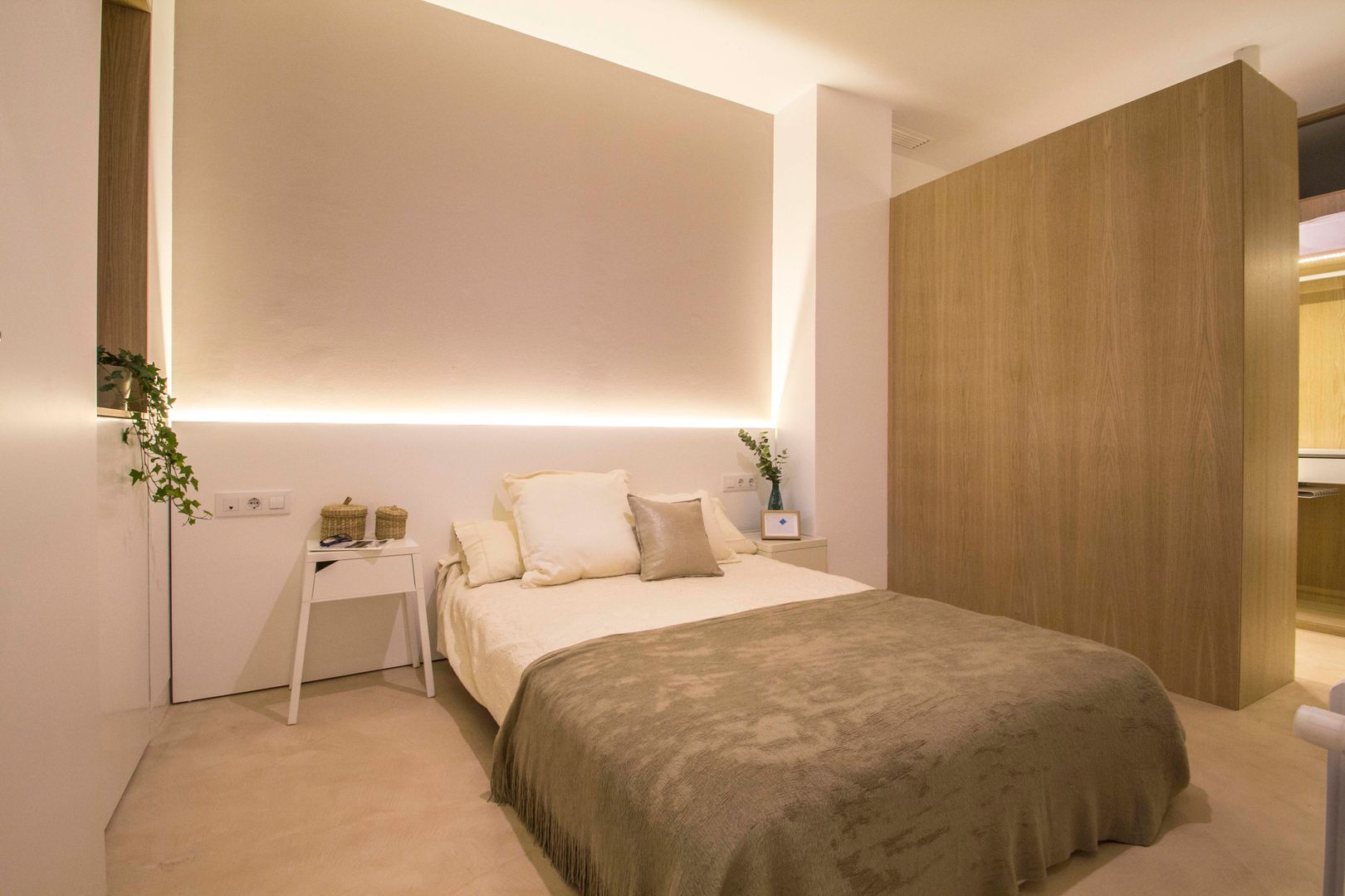 REFORMA DE VIVIENDA EN CALLE BURRIANA (VALENCIA), DonateCaballero Arquitectos DonateCaballero Arquitectos Minimalist bedroom