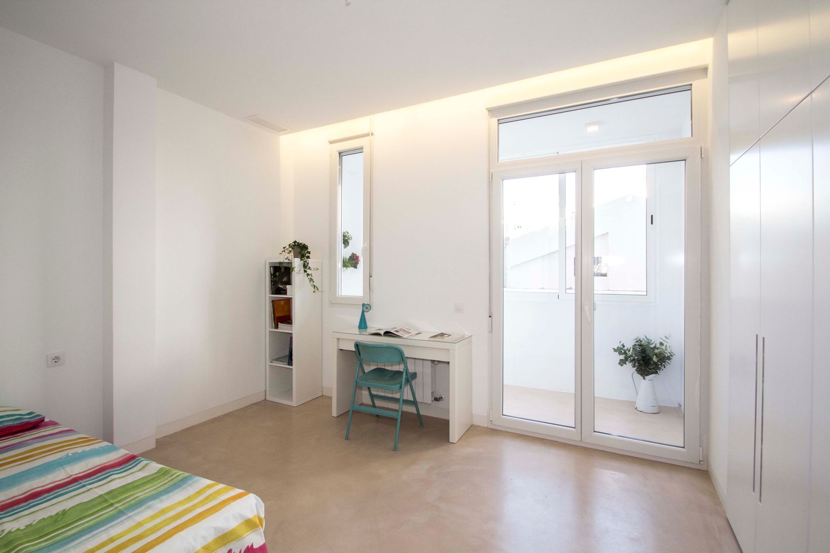 REFORMA DE VIVIENDA EN CALLE BURRIANA (VALENCIA), DonateCaballero Arquitectos DonateCaballero Arquitectos Minimalist bedroom