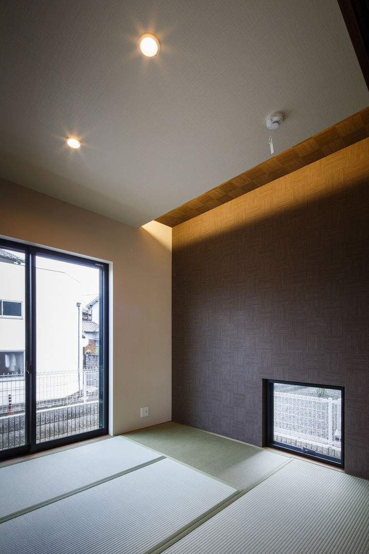 Oyako House, Studio REI 一級建築士事務所 Studio REI 一級建築士事務所 Sala multimediale eclettica