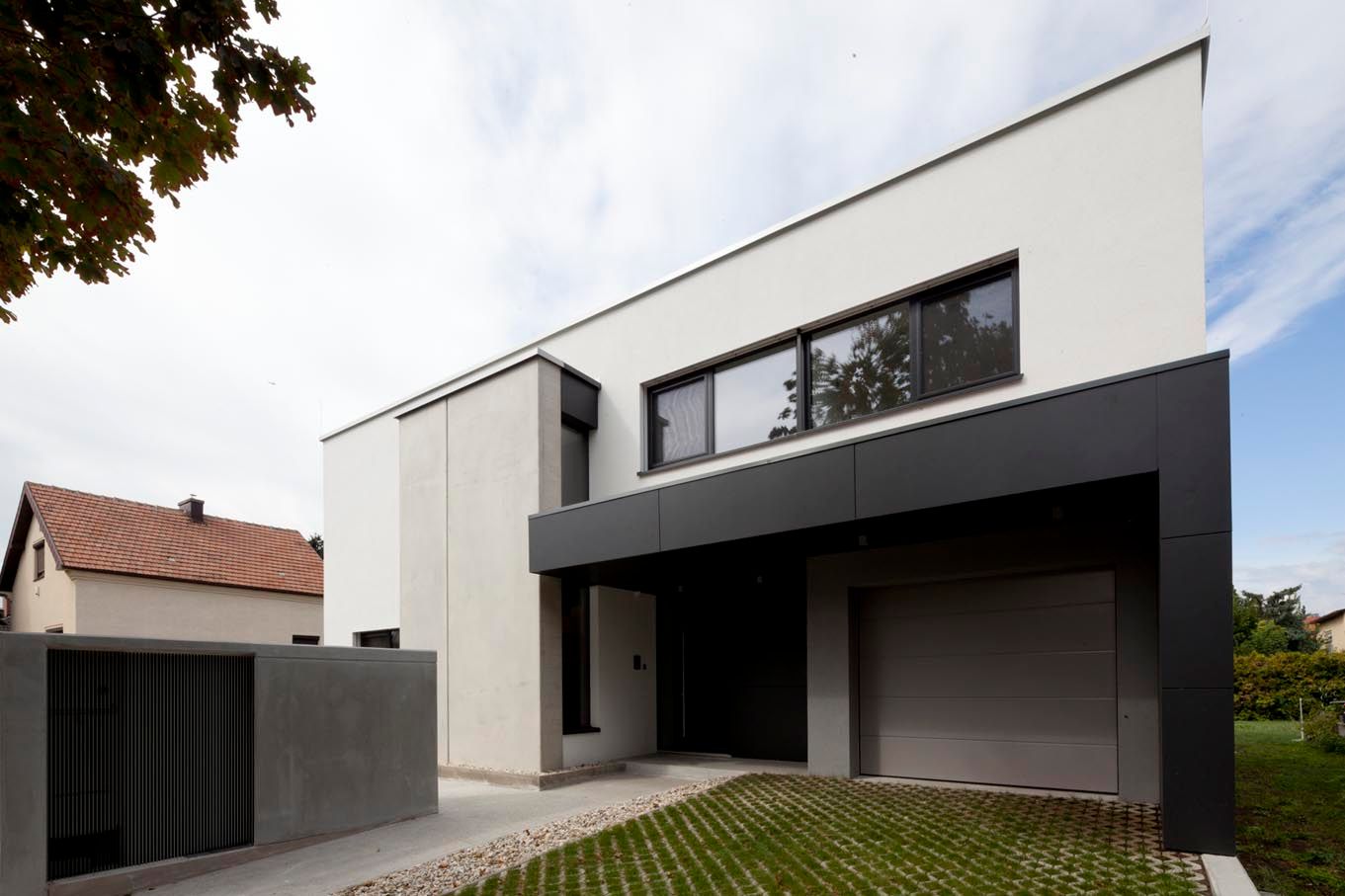 Wohnen am Pool, PASCHINGER ARCHITEKTEN ZT KG PASCHINGER ARCHITEKTEN ZT KG Modern houses Wood-Plastic Composite