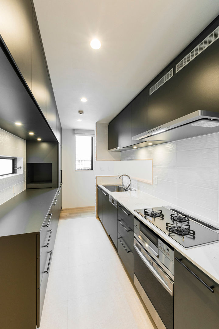 傾斜地に建つ家, Egawa Architectural Studio Egawa Architectural Studio Кухня