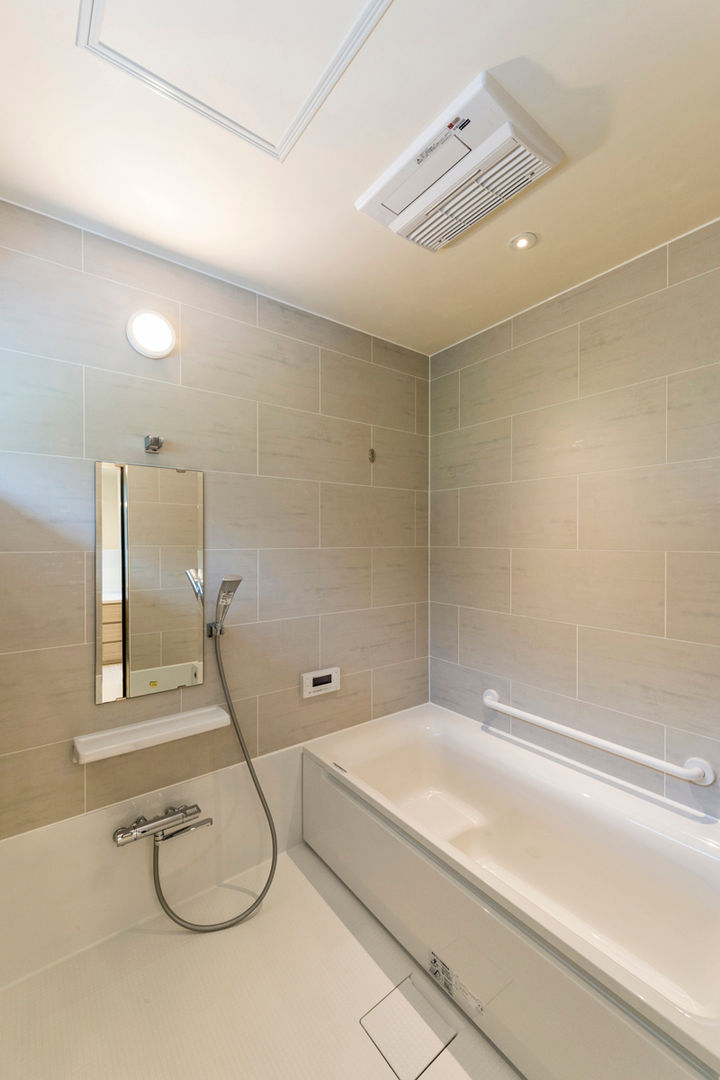 傾斜地に建つ家, Egawa Architectural Studio Egawa Architectural Studio Phòng tắm phong cách chiết trung