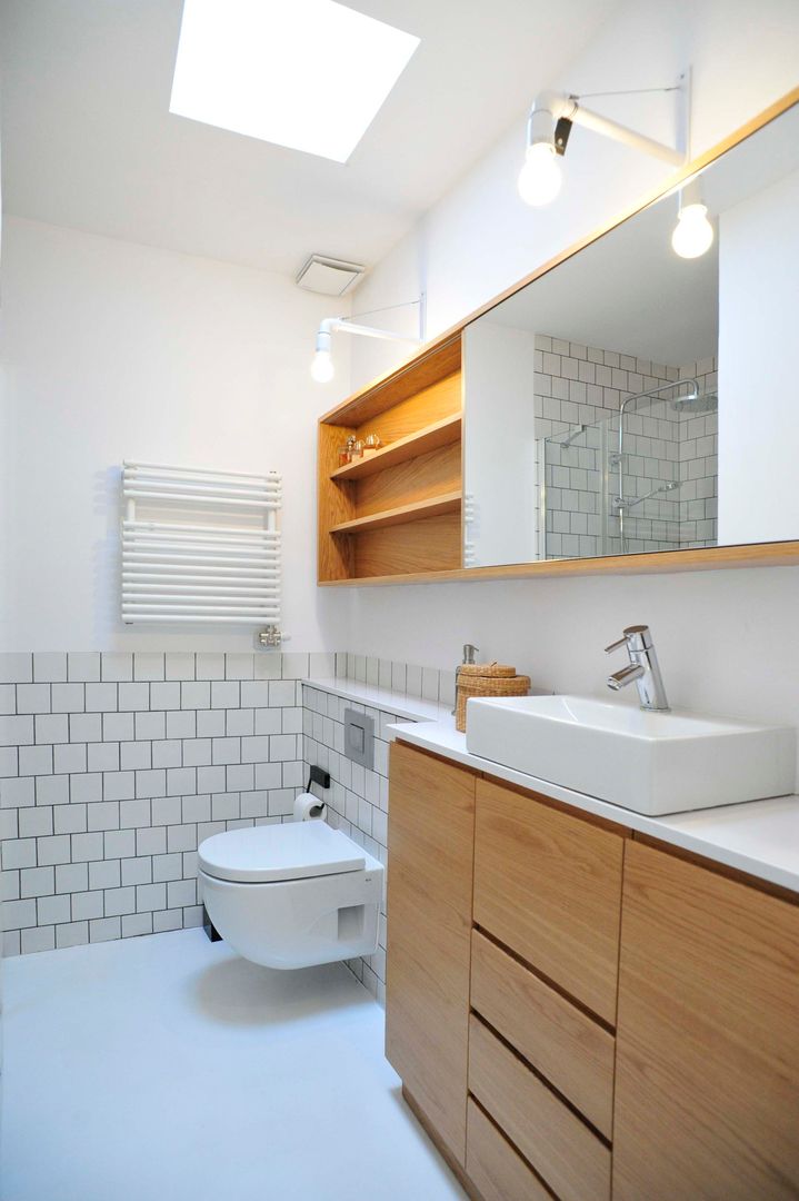 Proyecto de Interiorismo. Barcelona BONBA studio Baños de estilo clásico Espejo,Tocar,Mueble de baño,Fregadero,Arreglo de tubería,Propiedad,Muebles,gabinetes,Lavabo del baño,Baño