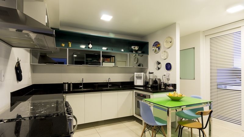 Residência T|R, VZ Arquitetas VZ Arquitetas Modern kitchen