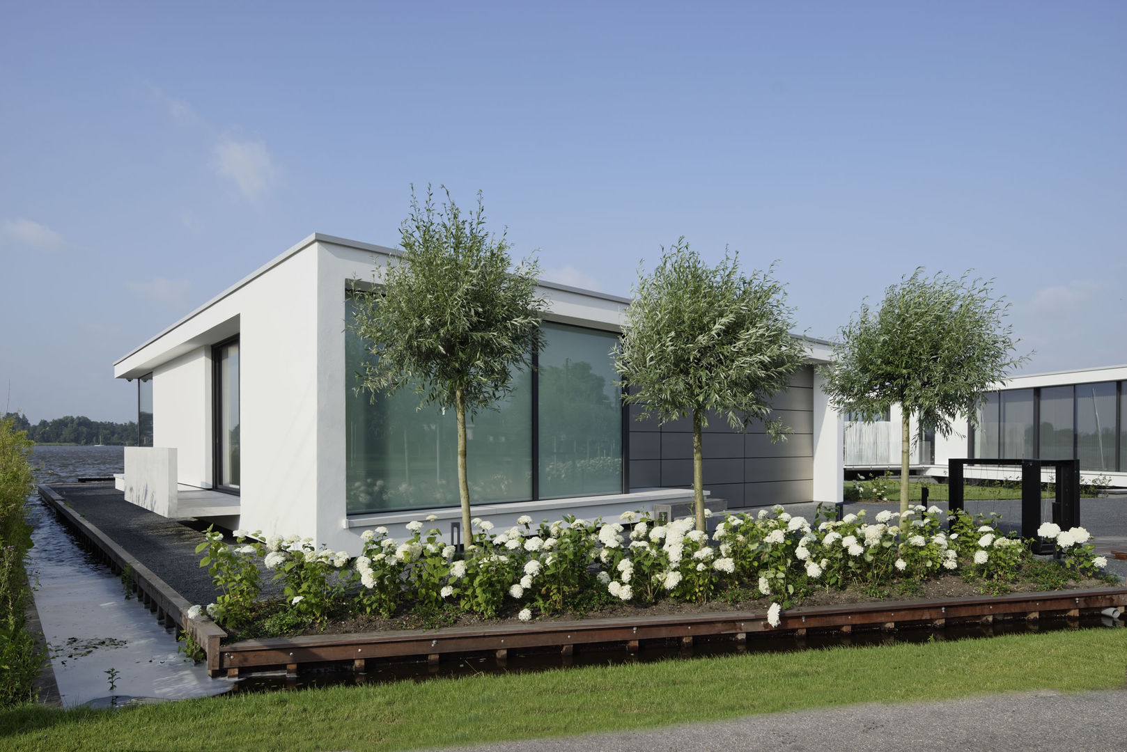 “G-house, villa met gastenverblijf aan de Reeuwijkse Plas” , Lab32 architecten Lab32 architecten 모던스타일 주택