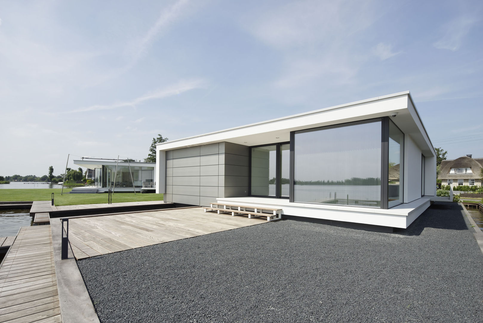 “G-house, villa met gastenverblijf aan de Reeuwijkse Plas” , Lab32 architecten Lab32 architecten モダンな 家