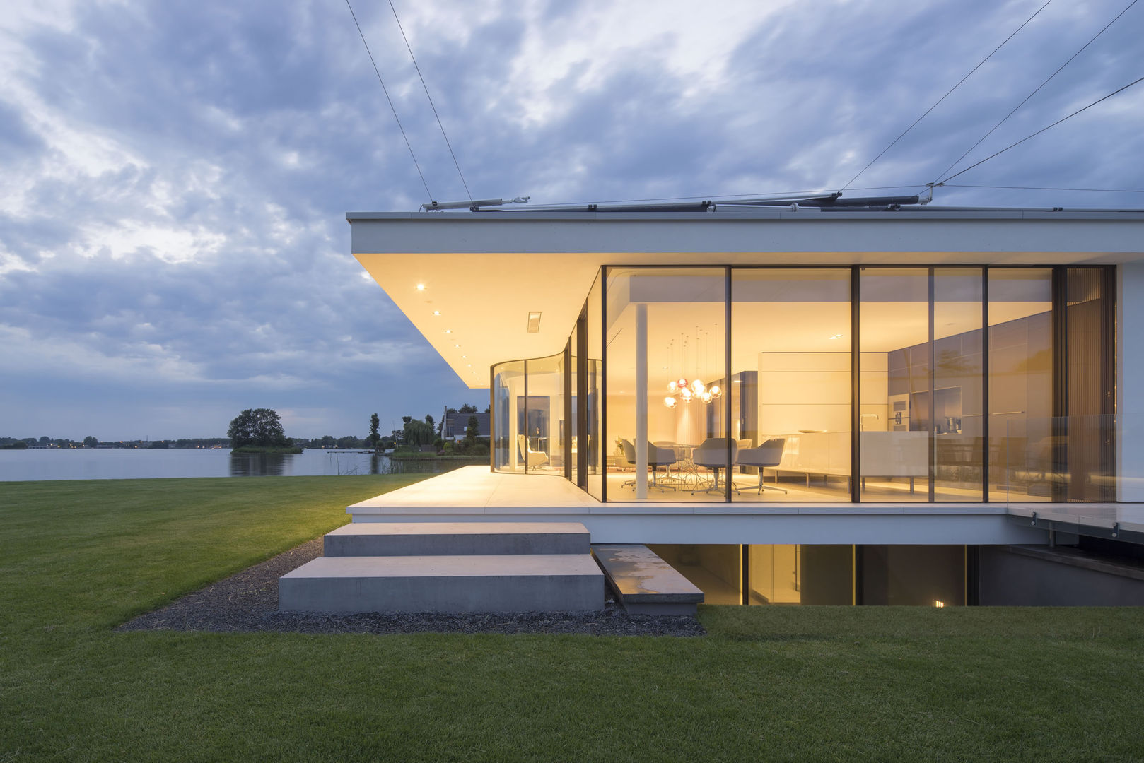 “G-house, villa met gastenverblijf aan de Reeuwijkse Plas” , Lab32 architecten Lab32 architecten Casas de estilo moderno