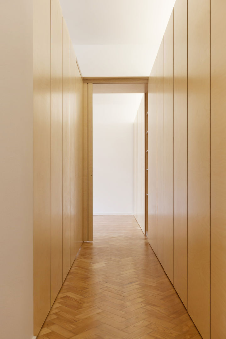 Casa das Estacas, atelier Rua - Arquitectos atelier Rua - Arquitectos Modern Corridor, Hallway and Staircase