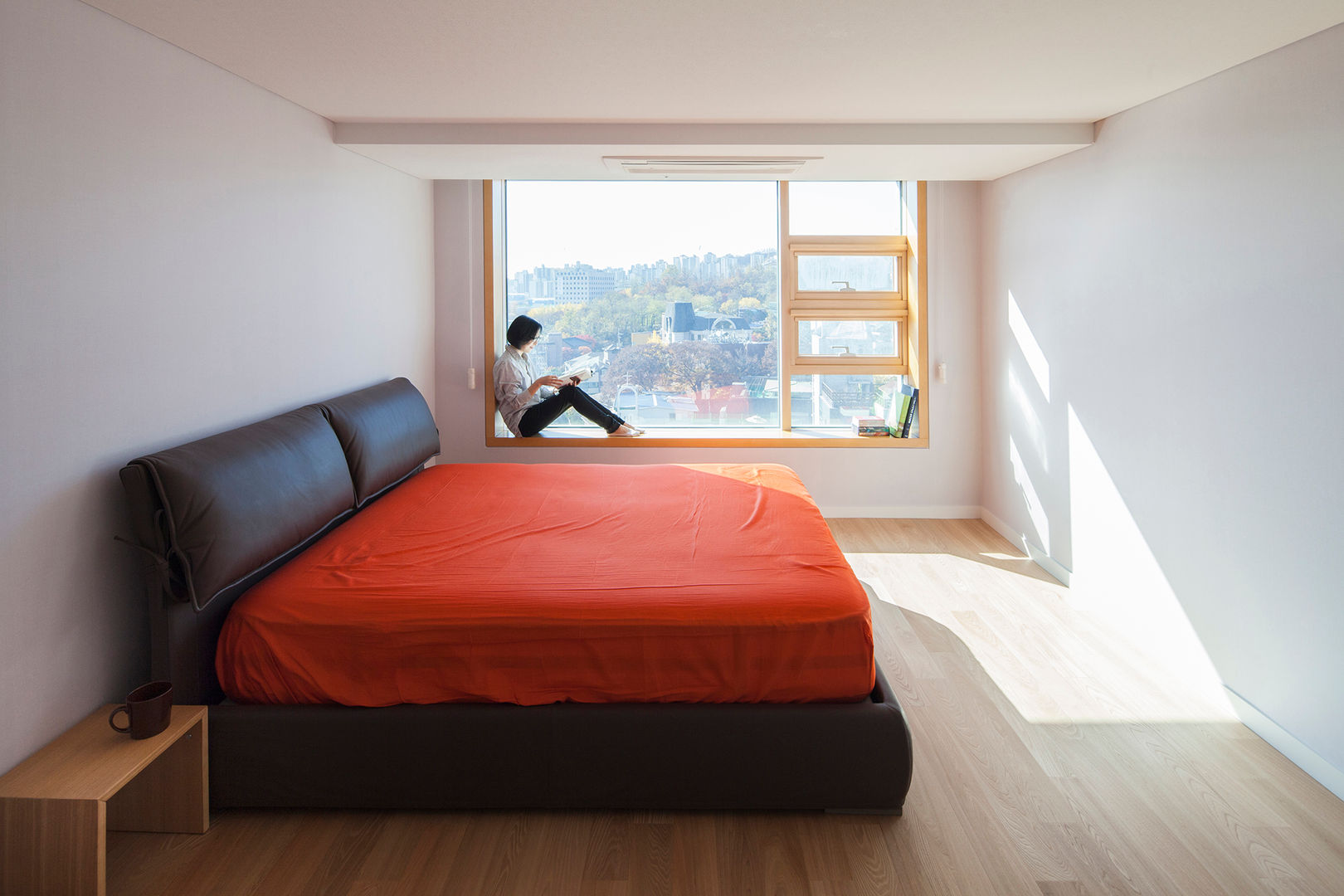 자작나무 ㄱ집 / Birch House, 수상건축 수상건축 Dormitorios de estilo minimalista