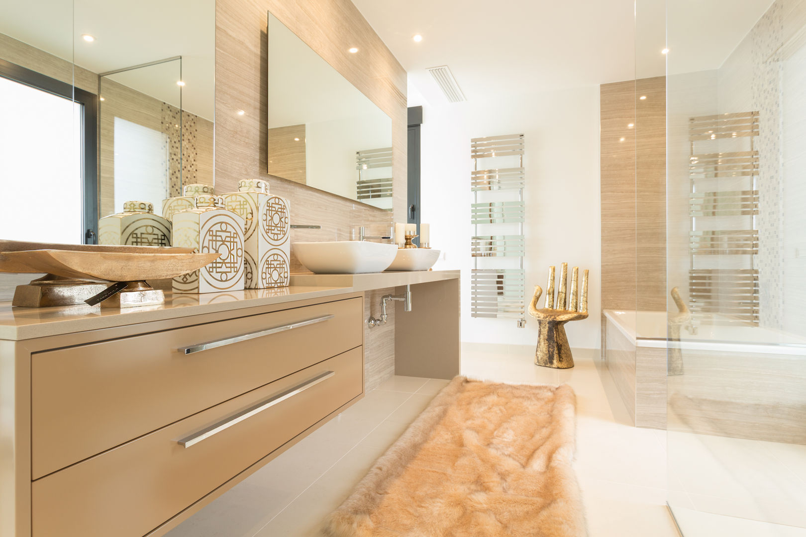 homify Modern Bathroom