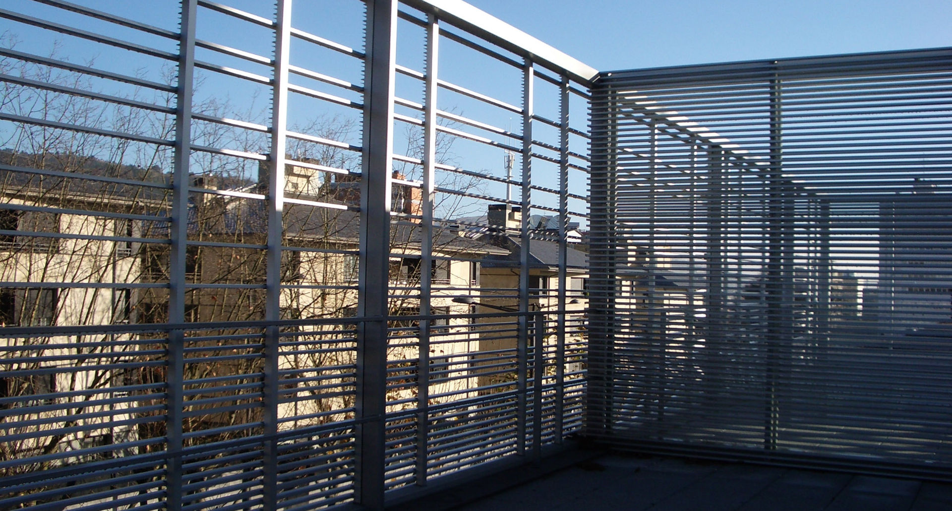 homify Balcones y terrazas de estilo moderno Aluminio/Cinc