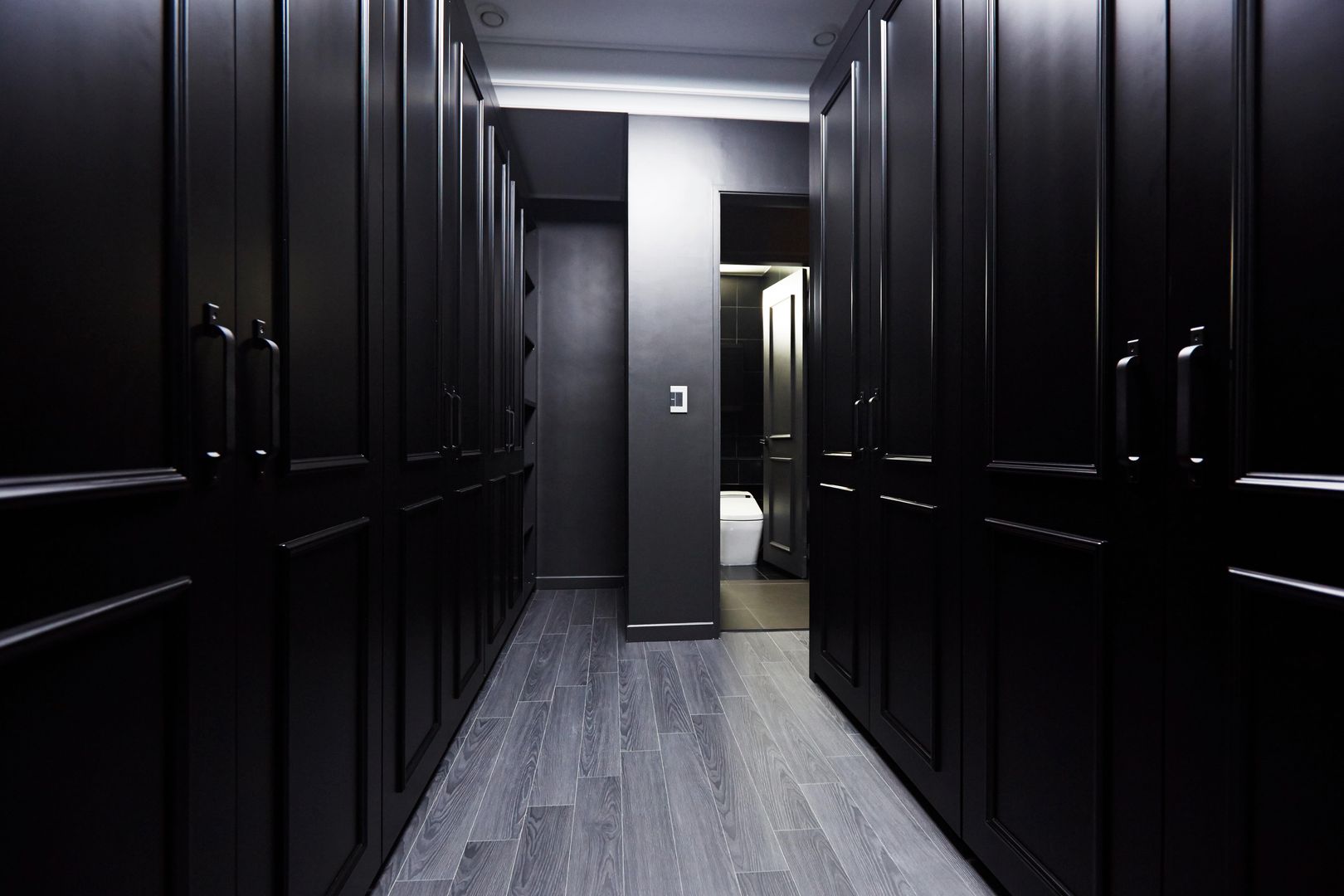 homify Modern dressing room