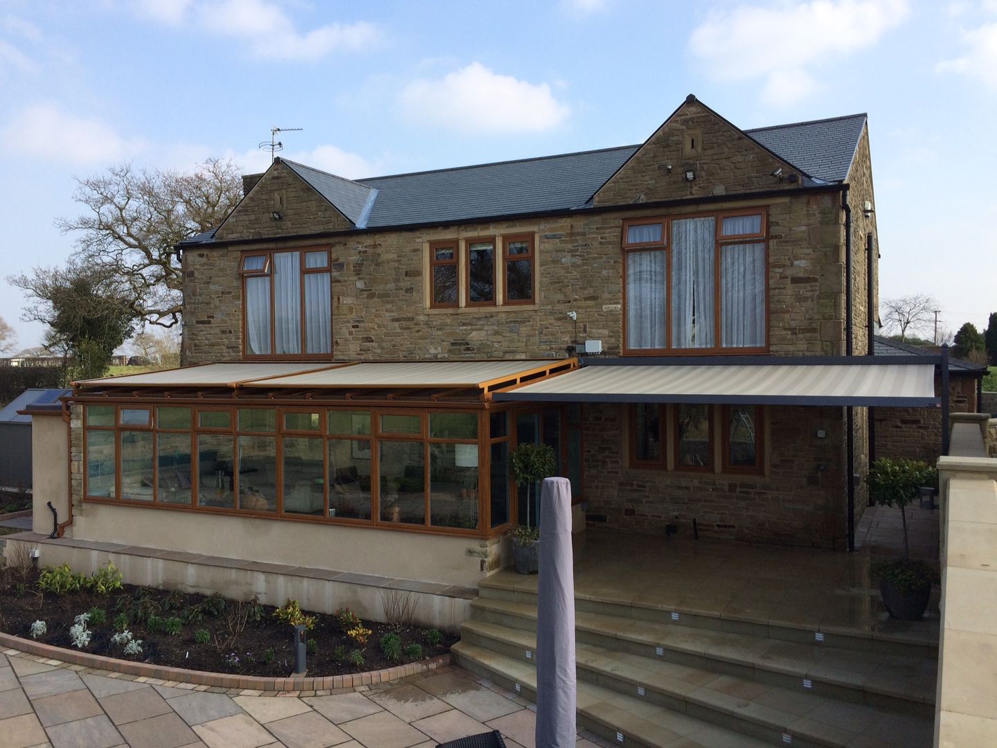 Patio Awning Installation in Padiham, Lancashire. homify Varandas, marquises e terraços modernos patio,awning,terrace,canopy,garden,alfresco,shading