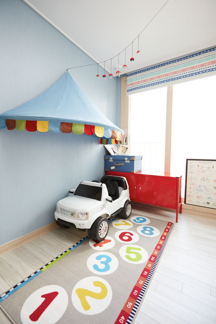 homify Modern nursery/kids room