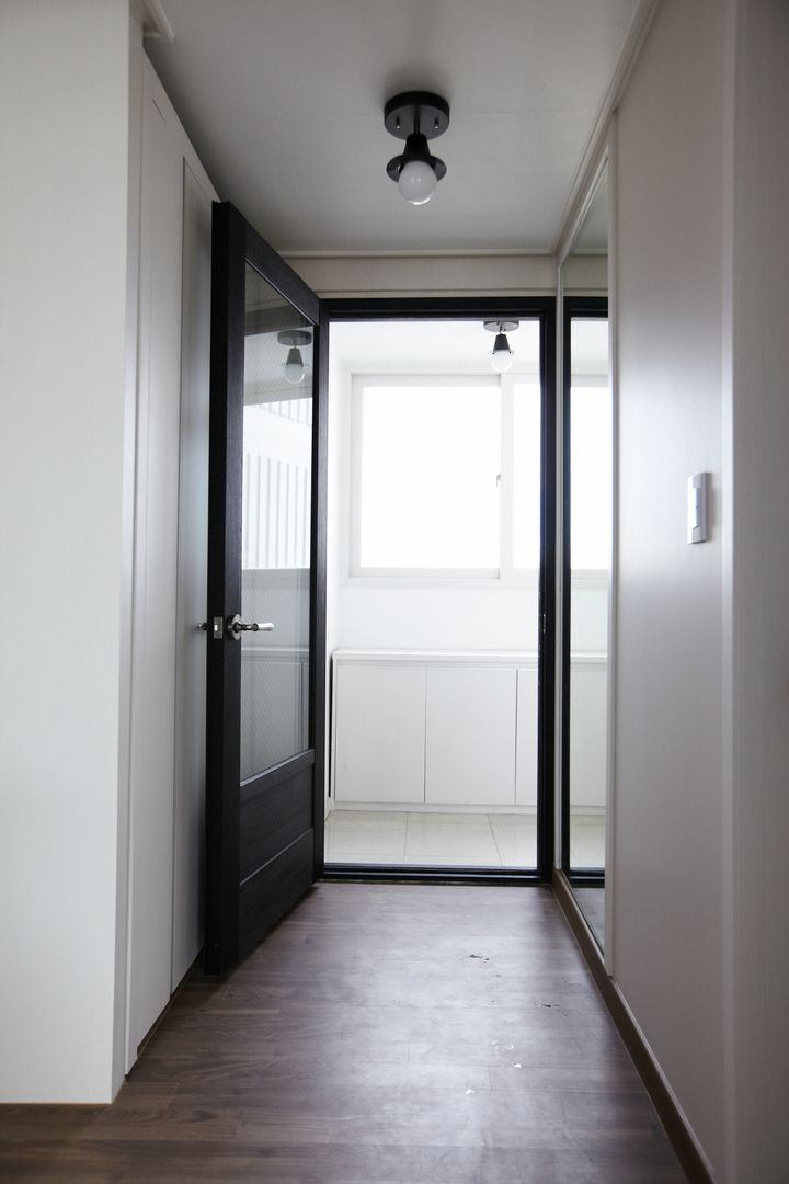 homify Couloir, entrée, escaliers modernes