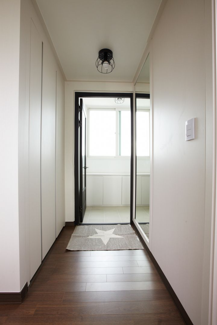 homify Modern corridor, hallway & stairs