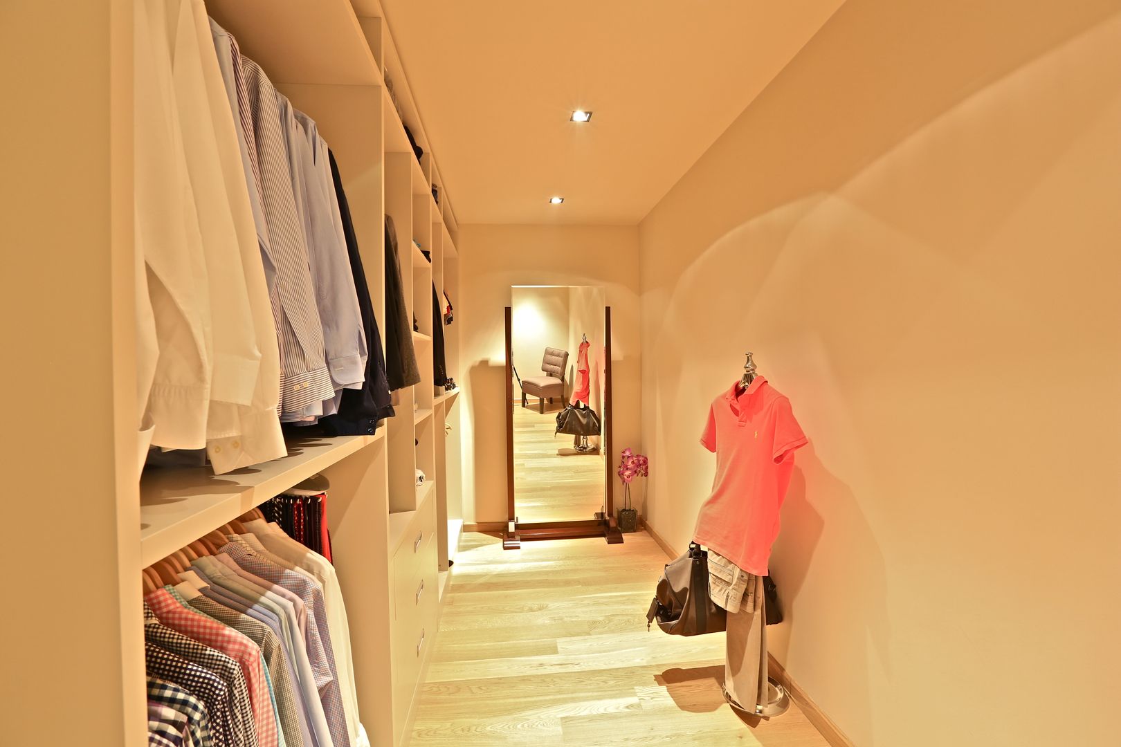 K.K EVİ, Kerim Çarmıklı İç Mimarlık Kerim Çarmıklı İç Mimarlık Closets de estilo moderno