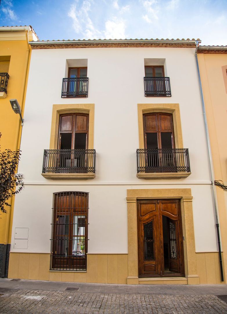 Casa Jaume I, R22 ARQUITECTES. Pere Joan Pons R22 ARQUITECTES. Pere Joan Pons Casas de estilo clásico