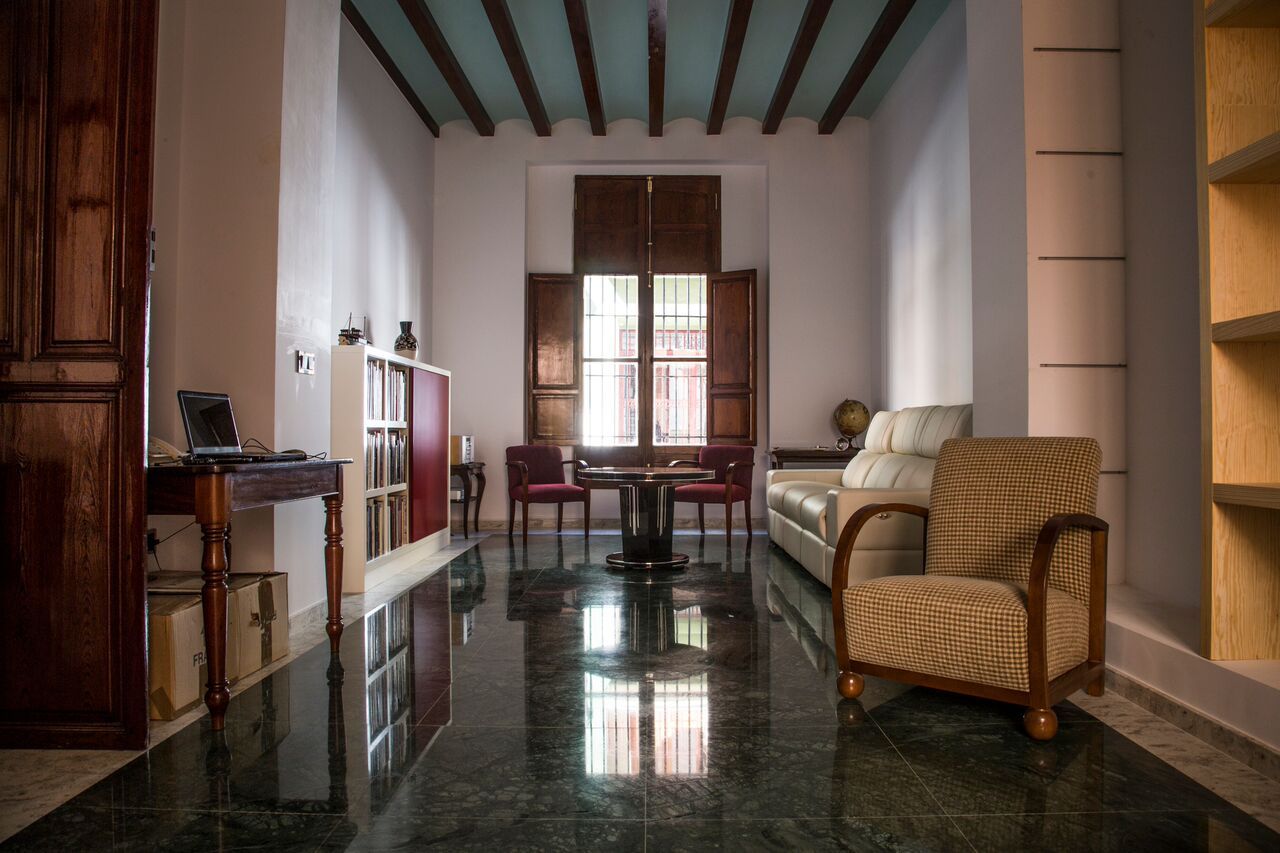 Casa Jaume I, R22 ARQUITECTES. Pere Joan Pons R22 ARQUITECTES. Pere Joan Pons Living room