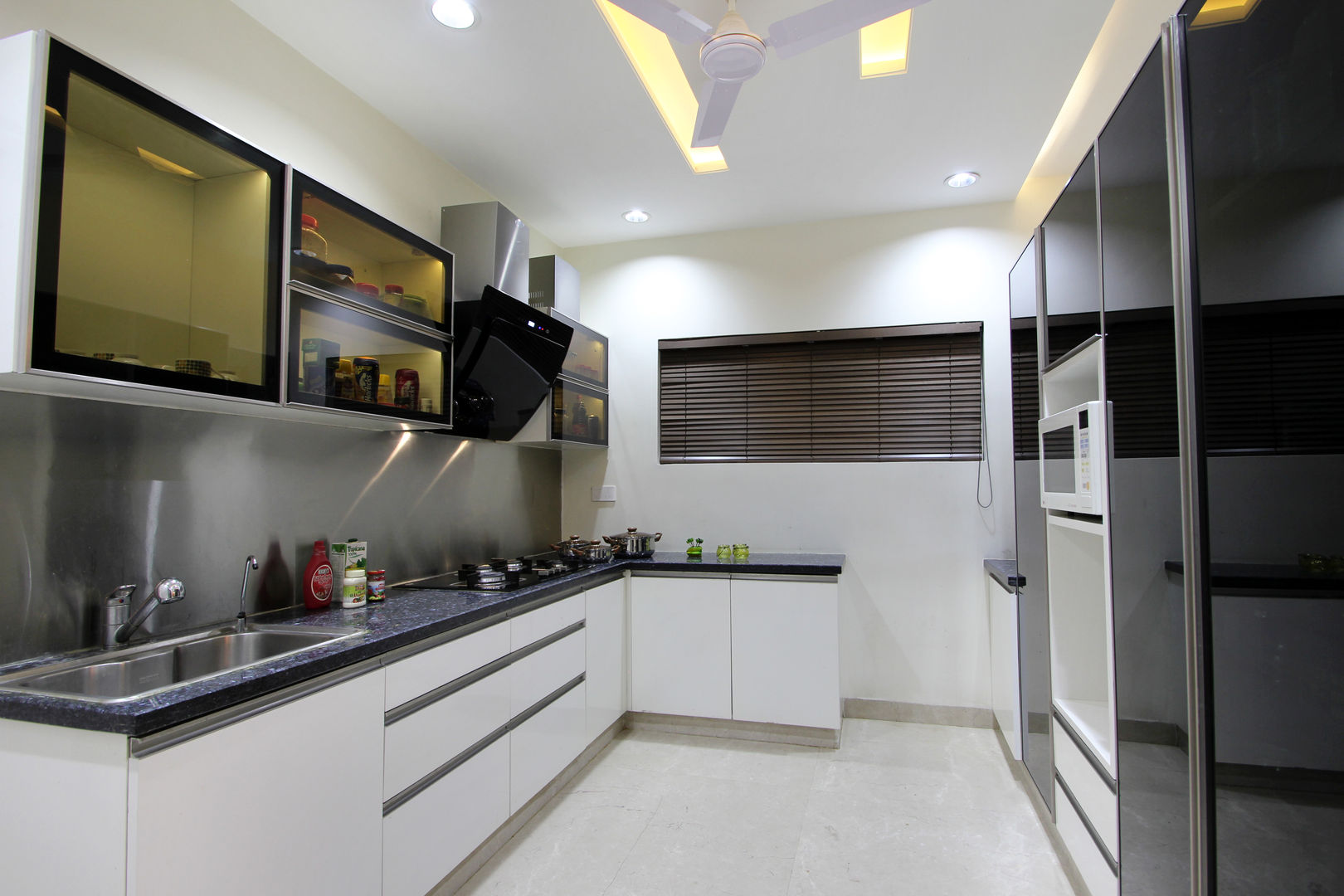 Flat, NA ARCHITECTS NA ARCHITECTS Modern style kitchen