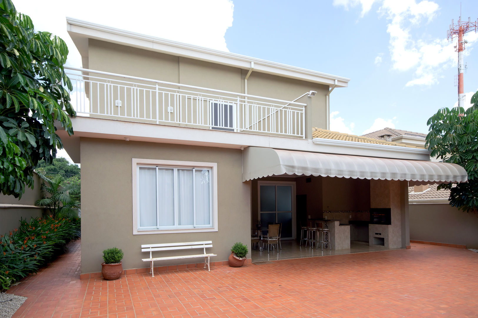 Residencia Ribeirão Preto , Luciano Esteves Arquitetura e Design Luciano Esteves Arquitetura e Design Casas de estilo ecléctico