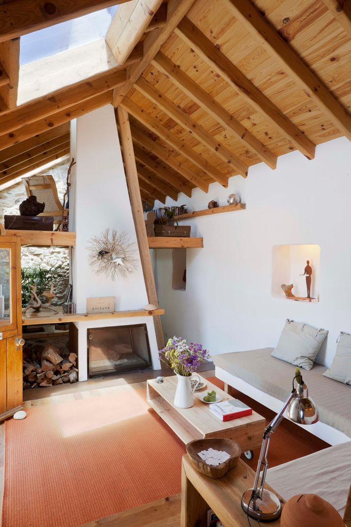 CASA EM FORMA DE ABRAÇO , pedro quintela studio pedro quintela studio غرفة المعيشة حجر