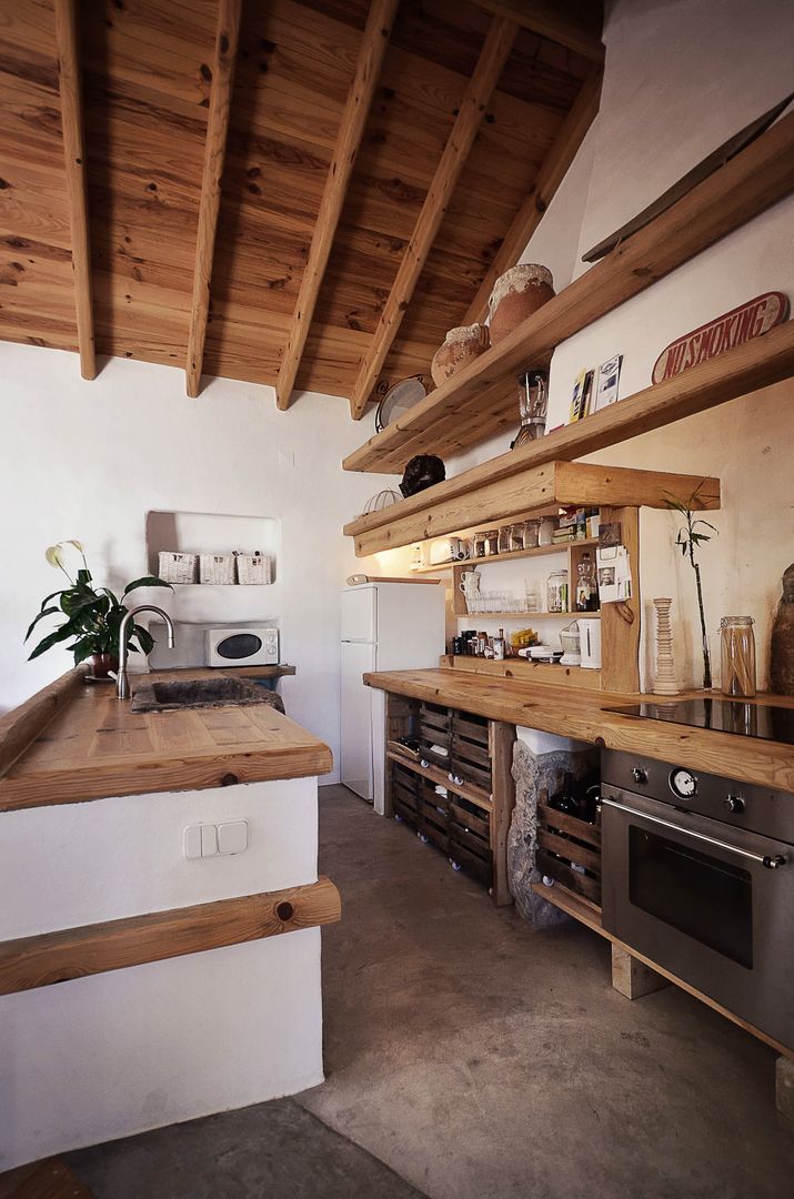 CASA EM FORMA DE ABRAÇO , pedro quintela studio pedro quintela studio Rustic style kitchen Wood Wood effect