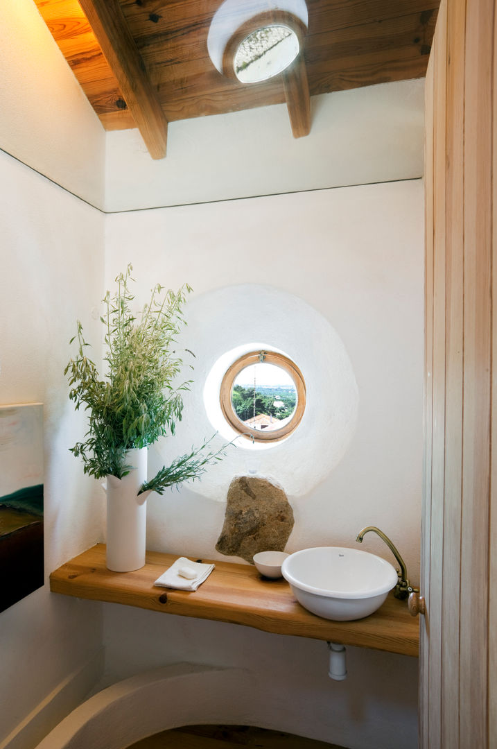 CASA EM FORMA DE ABRAÇO , pedro quintela studio pedro quintela studio Rustic style bathrooms Glass