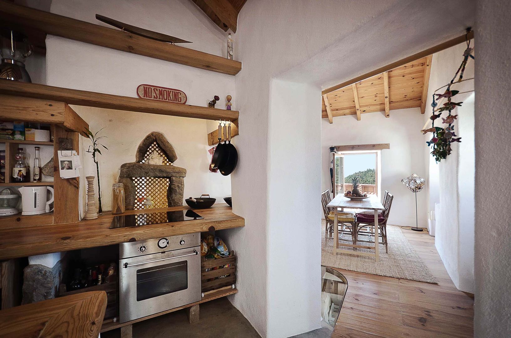 CASA EM FORMA DE ABRAÇO , pedro quintela studio pedro quintela studio Rustic style dining room Stone