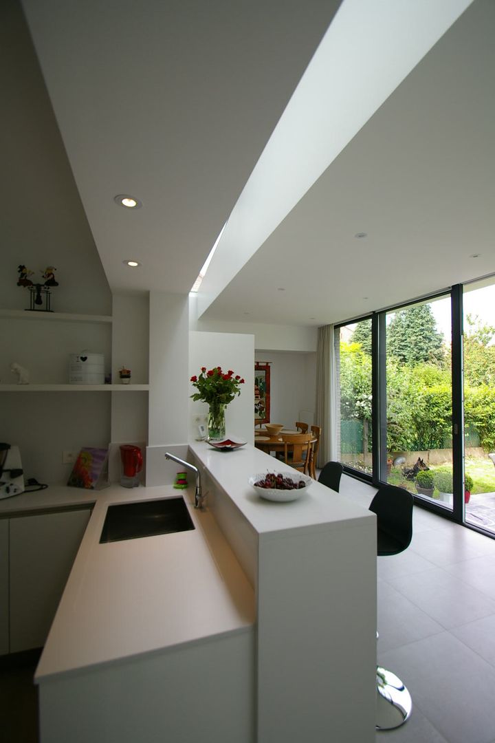 Extension d'une maison à Bruxelles Woluwe, ARTERRA ARTERRA Cucina minimalista