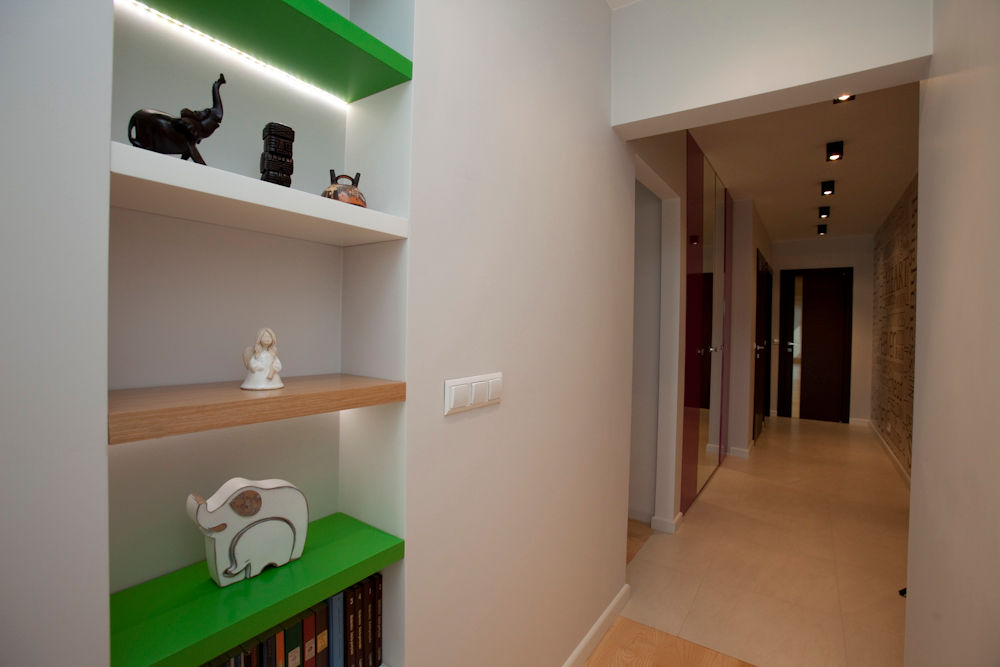 Mieszkanie dla Pani doktor, ZAWICKA-ID Projektowanie wnętrz ZAWICKA-ID Projektowanie wnętrz Modern corridor, hallway & stairs