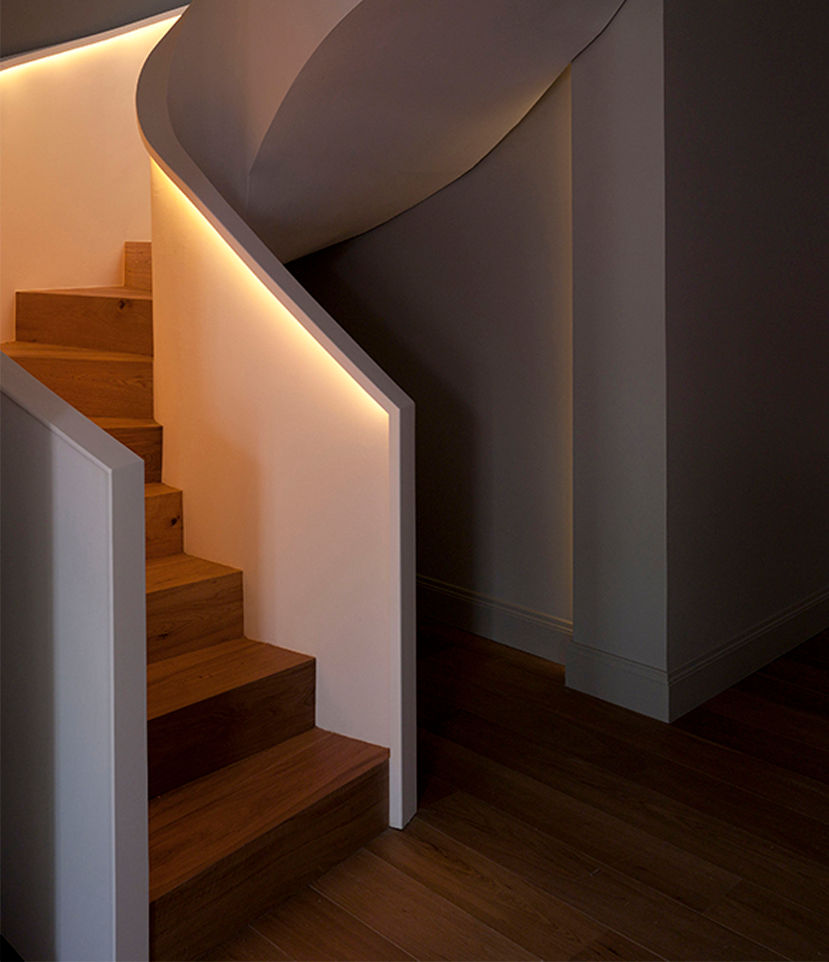 Dúplex de Ensueño, Sanchez y Delgado Sanchez y Delgado Modern Corridor, Hallway and Staircase