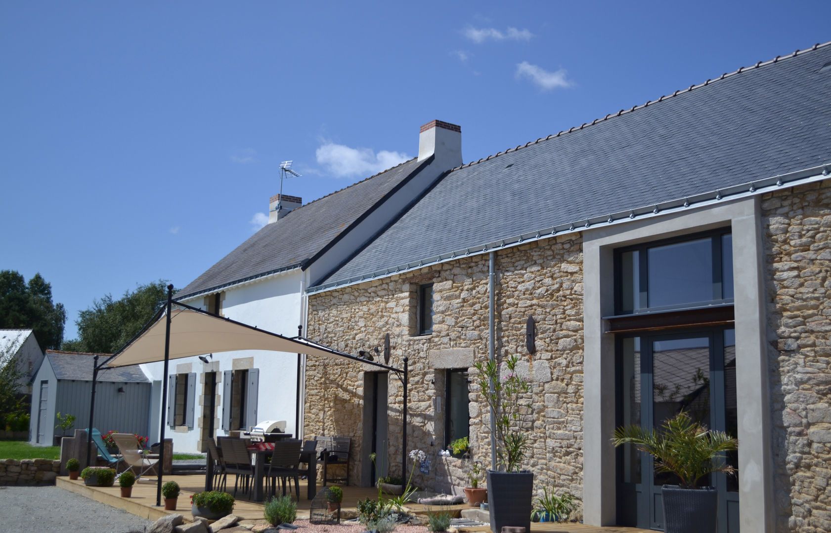 la longère , Courants Libres Courants Libres Casas de estilo industrial