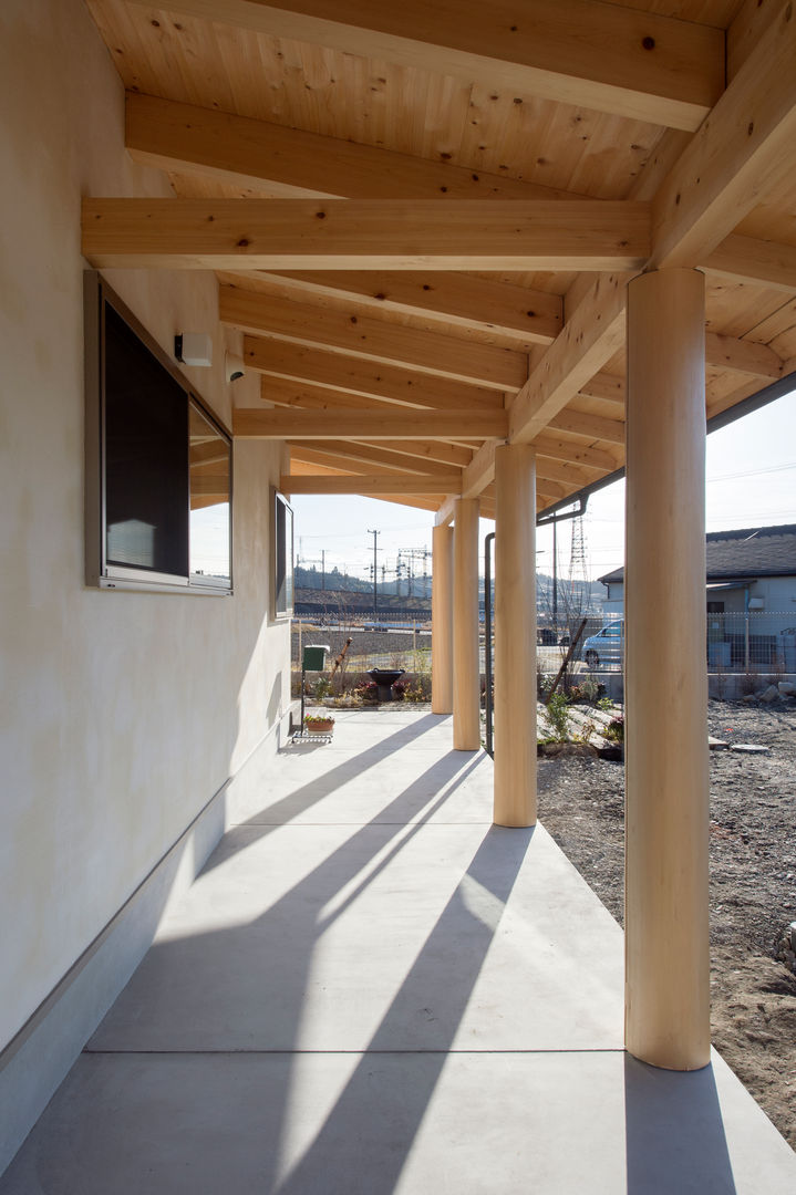 ツイノスミカ～うちの山の木, 大森建築設計室 大森建築設計室 Eclectic style balcony, veranda & terrace Wood Wood effect