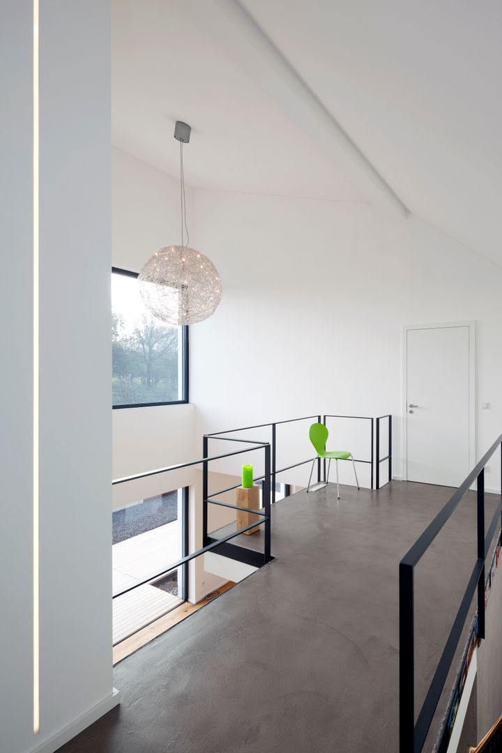 homify Pasillos, vestíbulos y escaleras de estilo moderno