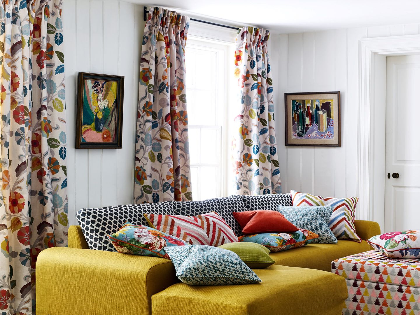 Also Autumn is Colorfull JaneChurchill, Emporio del Tessuto Emporio del Tessuto Modern living room Textile Amber/Gold Sofas & armchairs