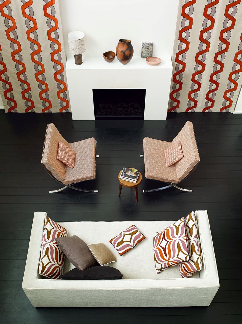 SEVENTIES LARSEN, Emporio del Tessuto Emporio del Tessuto Modern living room Textile Amber/Gold Sofas & armchairs