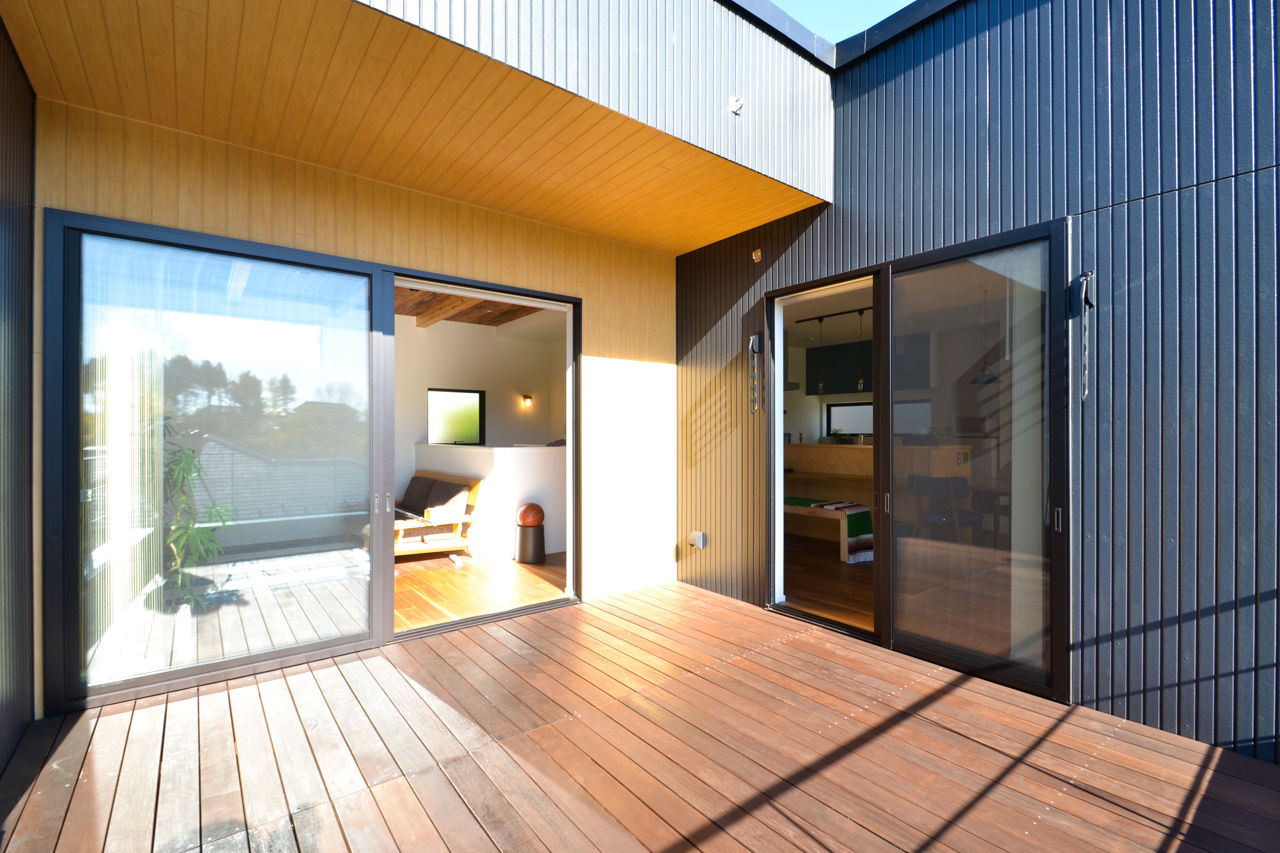 homify Eclectic style balcony, veranda & terrace