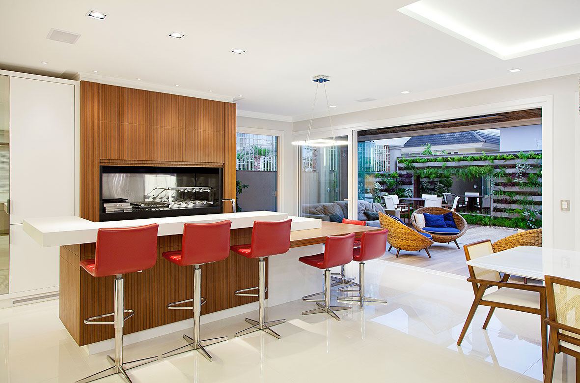 Casa B+E, ANDRÉ PACHECO ARQUITETURA ANDRÉ PACHECO ARQUITETURA Eclectic style dining room