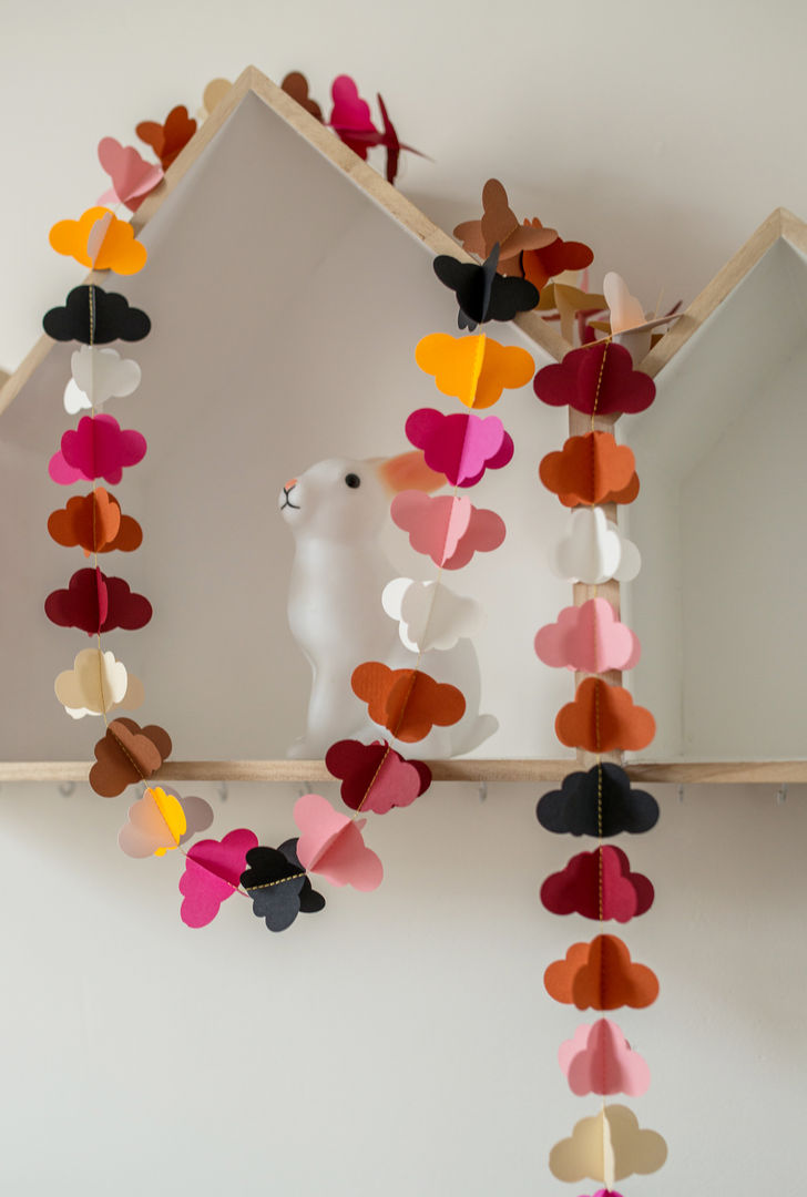 Guirlande en papier forme nuages, YUMIDEM YUMIDEM Nursery/kid’s room کاغذ Accessories & decoration