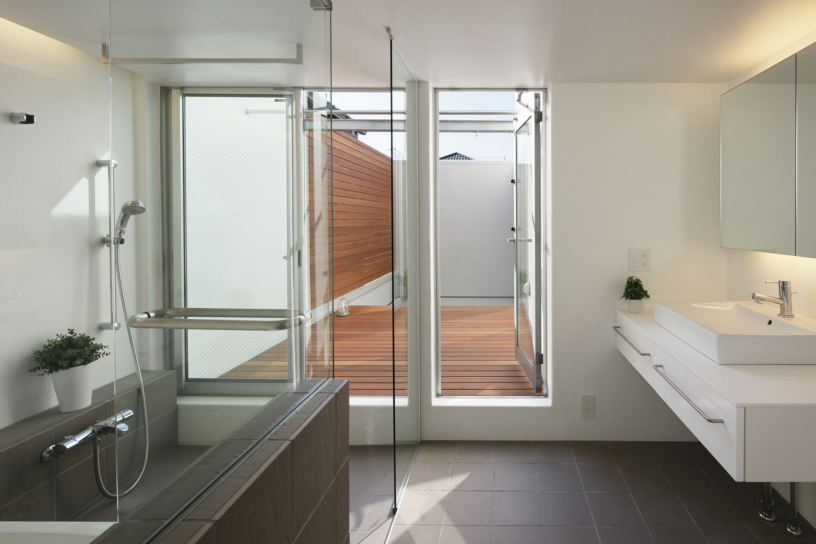 池上の家, アトリエ スピノザ アトリエ スピノザ 現代浴室設計點子、靈感&圖片