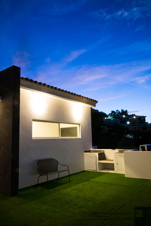 RESIDENCIA ROSELLA, Excelencia en Diseño Excelencia en Diseño モダンデザインの テラス