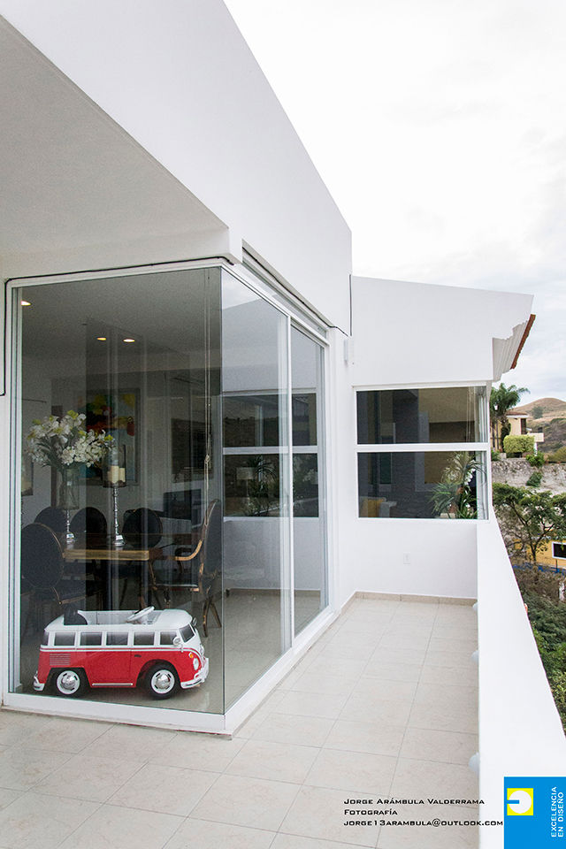 TERRAZA Excelencia en Diseño Balcones y terrazas modernos Mármol