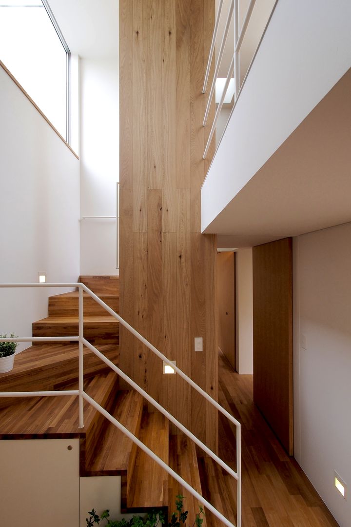 大東の家, アトリエ スピノザ アトリエ スピノザ Scandinavian style corridor, hallway& stairs