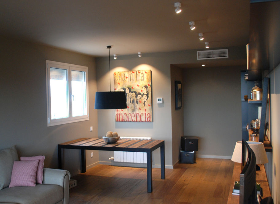 Proyecto iluminación interior: un piso en Barcelona, OutSide Tech Light OutSide Tech Light Modern living room